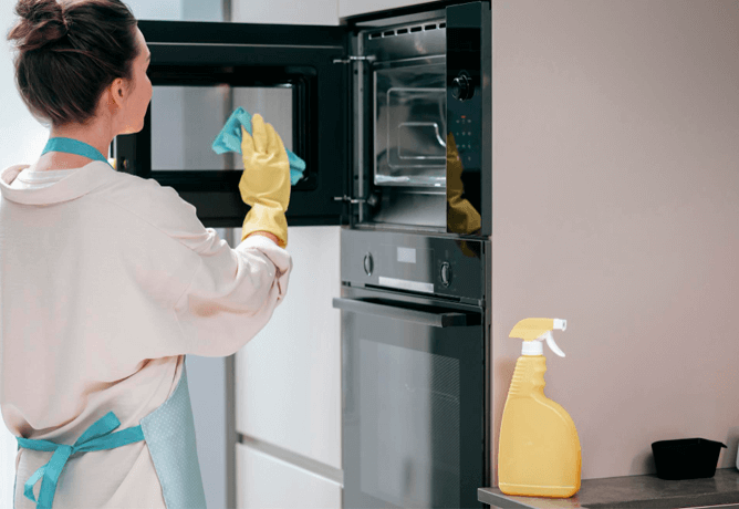 Как легко и быстро почистить микроволновую печь: лучшие советы и трюки