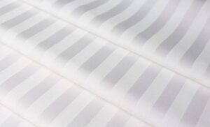 Простыня сатин СТРАЙП 220*260 полоса 3*3  пл.140 (гр/м2) цв. Белый ВЫПИСЫВАТЬ ОТ ИП